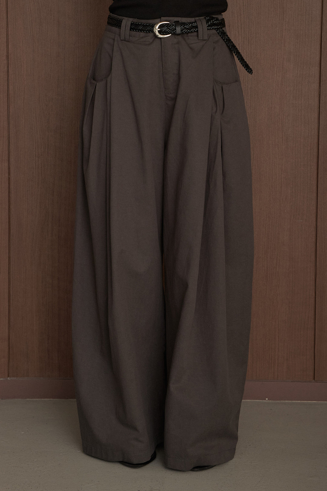 ポケットタックデザインバレルパンツ