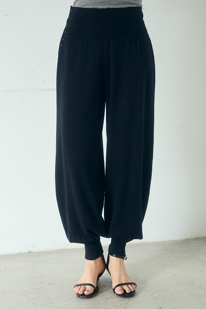 裾絞りリブニットパンツ