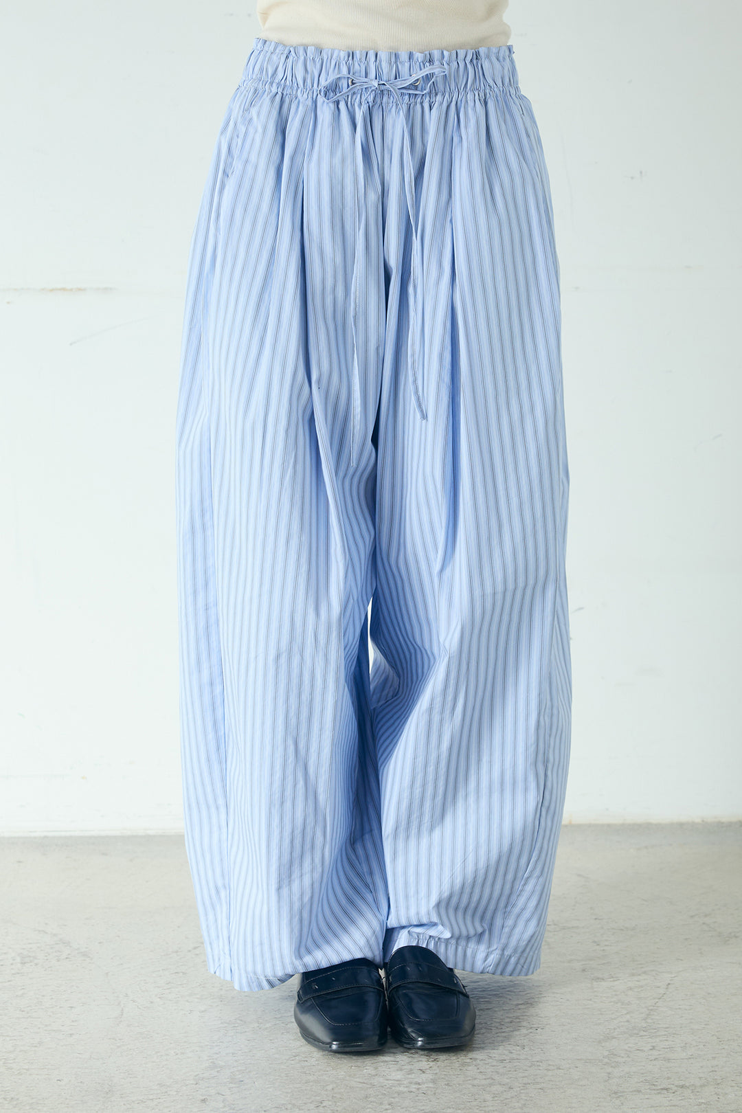 [SET]無地タイ付フーディーBIGシャツ+ランダムストライプタックギャザーパンツ(2set)