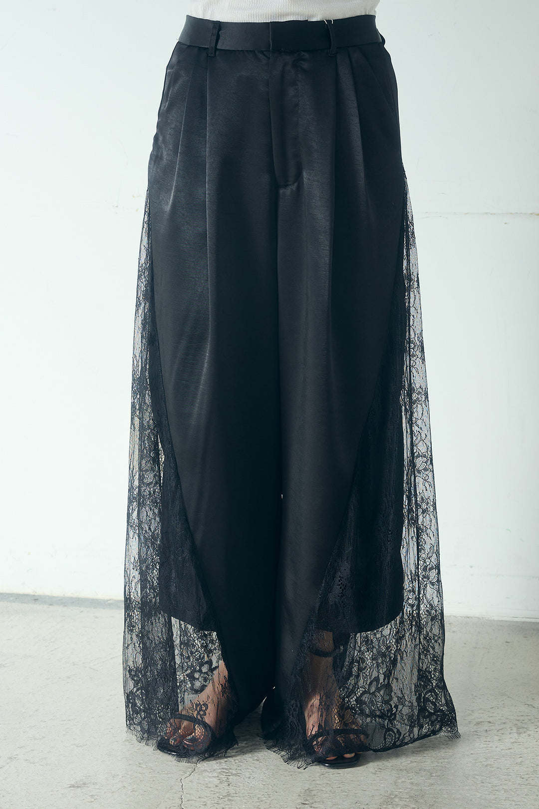 [SET]刺繍レースオーバーサイズシャツ+サテンレース切り替えタックパンツ(2set)