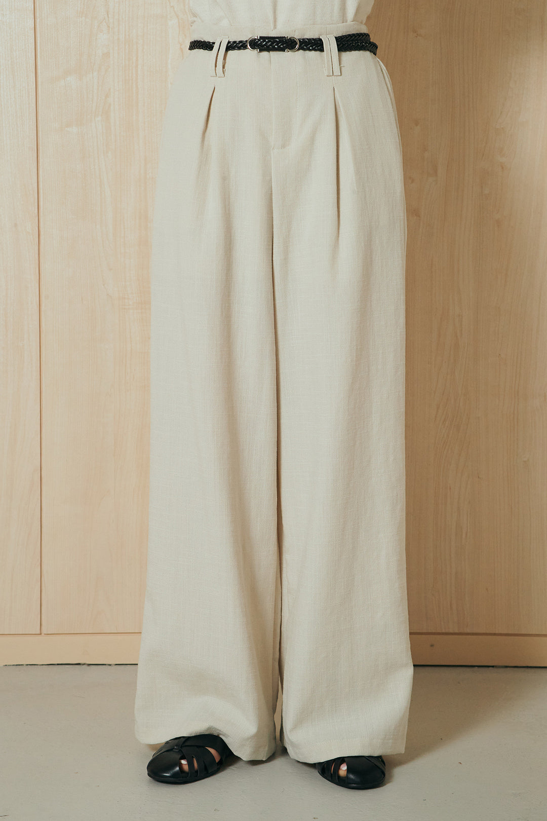 細ベルト付きタックワイドパンツ
