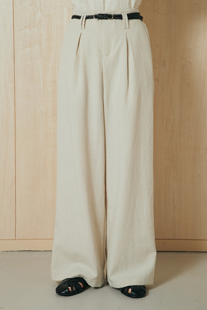 細ベルト付きタックワイドパンツ