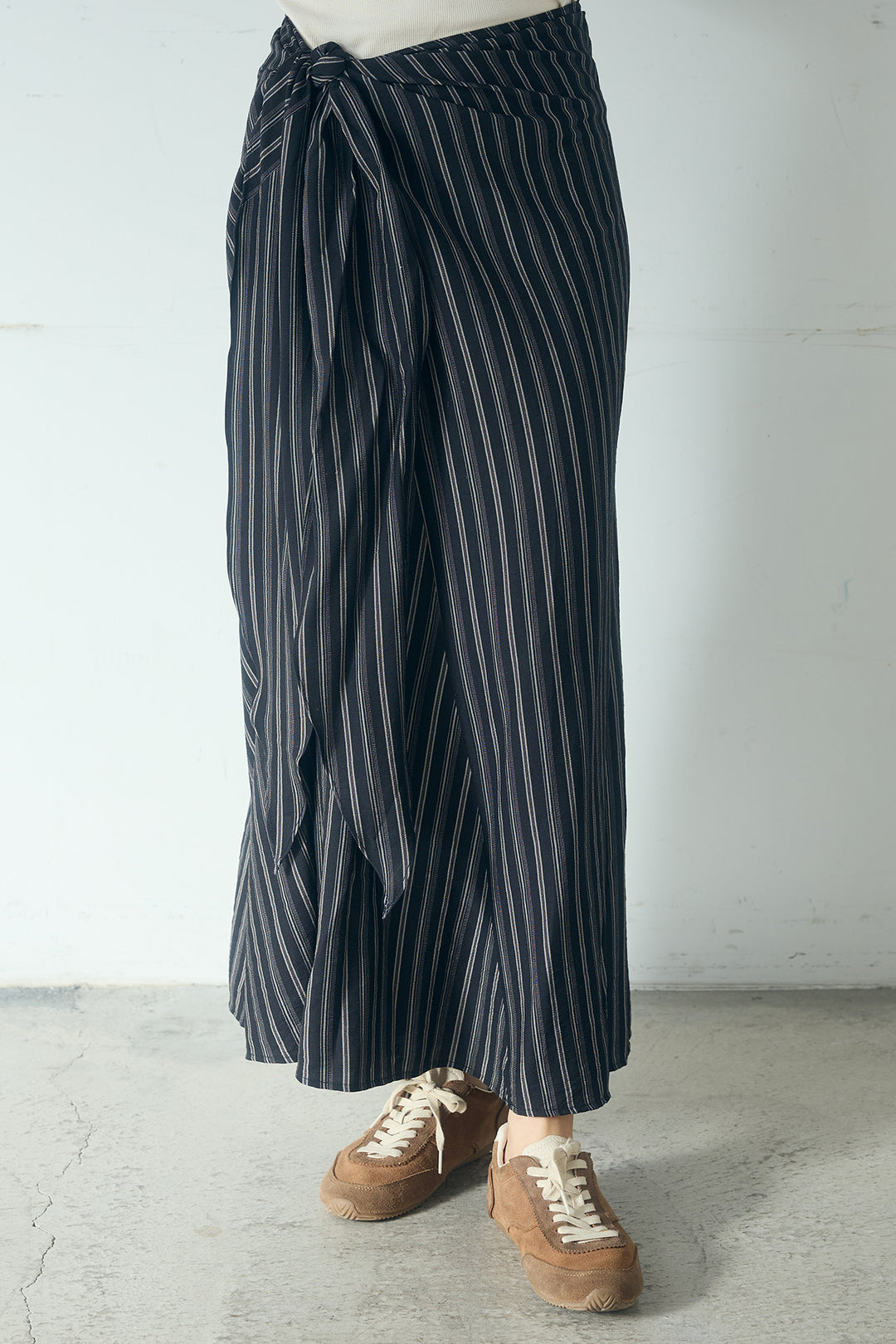 [SET]ネック裾絞りブルゾンアウター+マルチピンストライプ柄巻きスカート(2set)