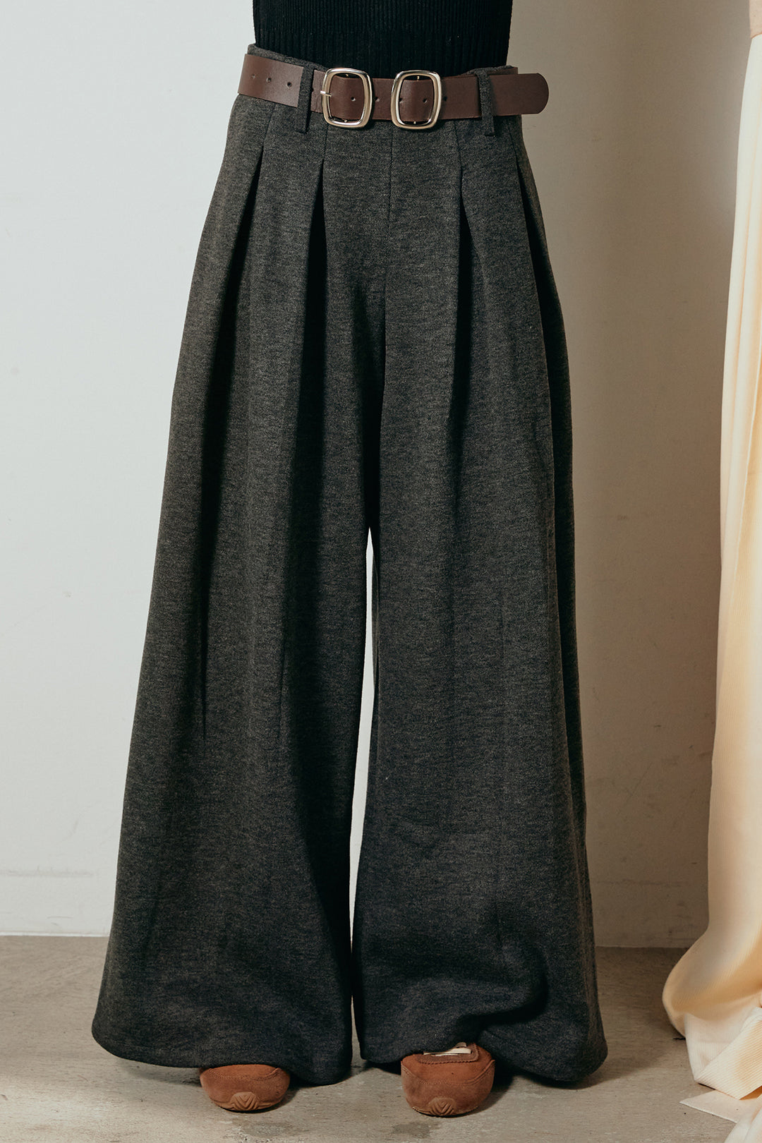 [SET]ケーブルカシュクールニットトップス+フェイクレザー太ベルト付きタックワイドパンツ(2set)