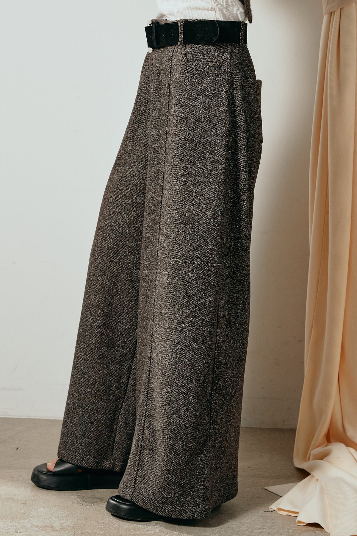 オーダーパンツ ベルトレス仕様 ツイード生地 即納】太ベルト付きツイードワイドパンツ – ESICA