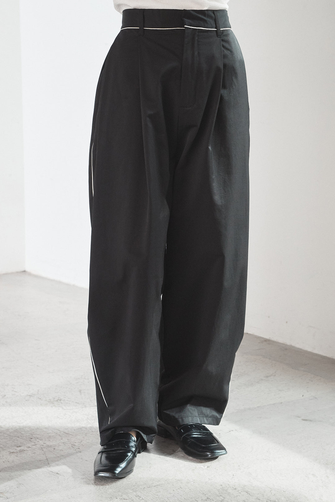 [SET]ナイロントレンチコート+合繊ツイルパイピングタックカーブパンツ(2set)