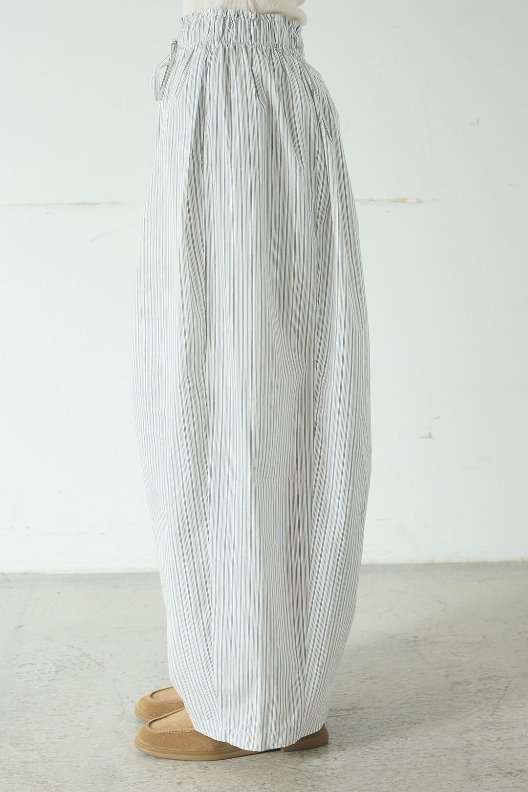 [SET]無地タイ付フーディーBIGシャツ+ランダムストライプタックギャザーパンツ(2set)