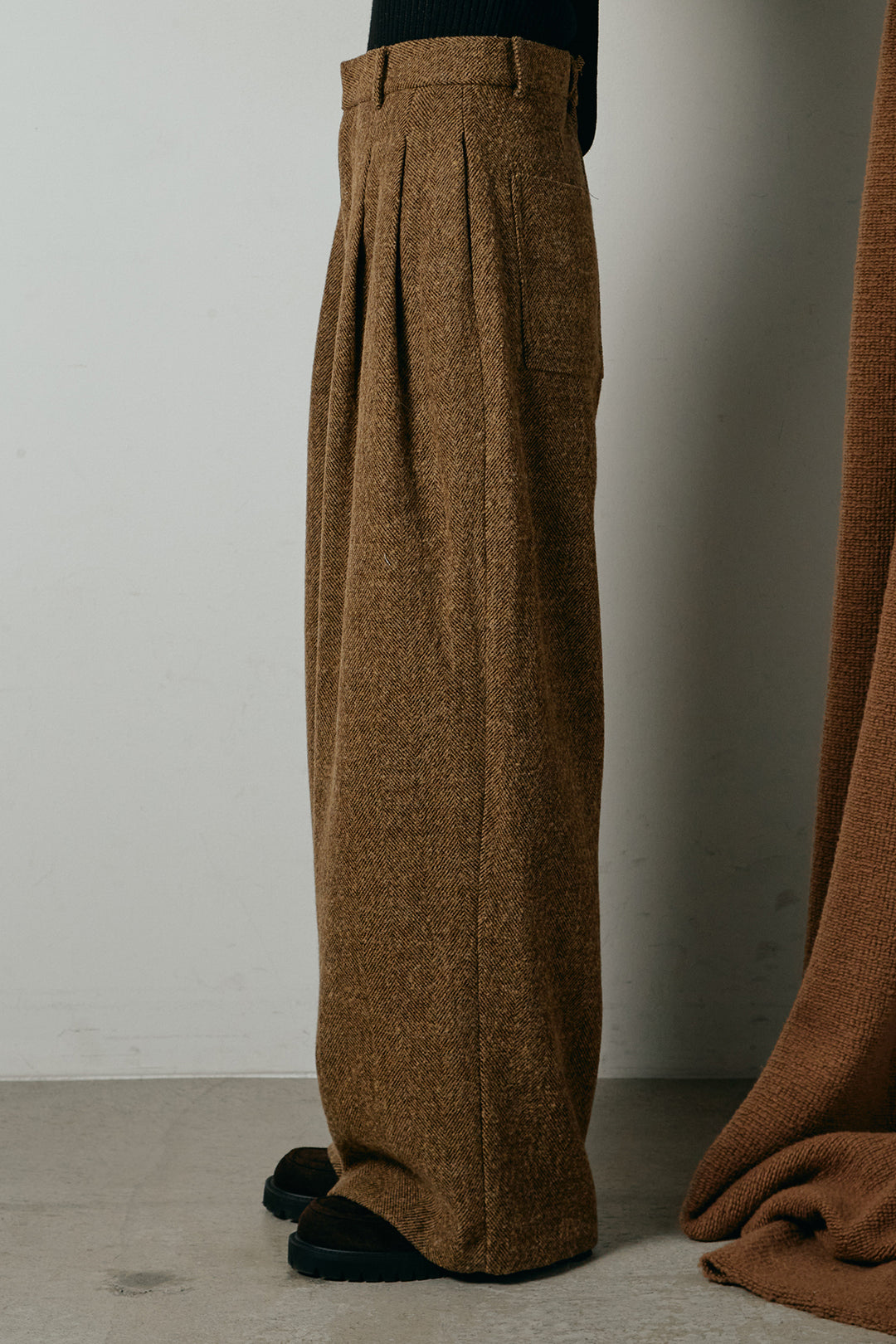 [SET]裾アシンメトリーデザインシャツ+タックツイードワイドパンツ+リブニットシームレスタートルプルオーバー(3set)