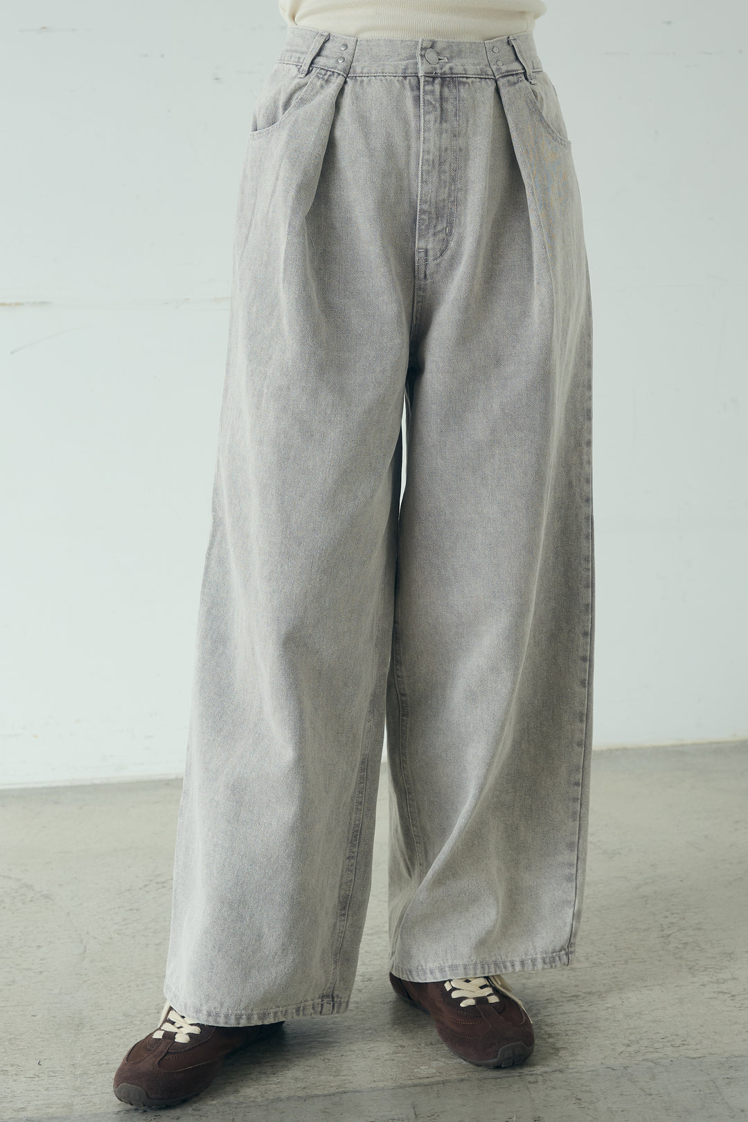 カラーデニムタックカーブパンツ