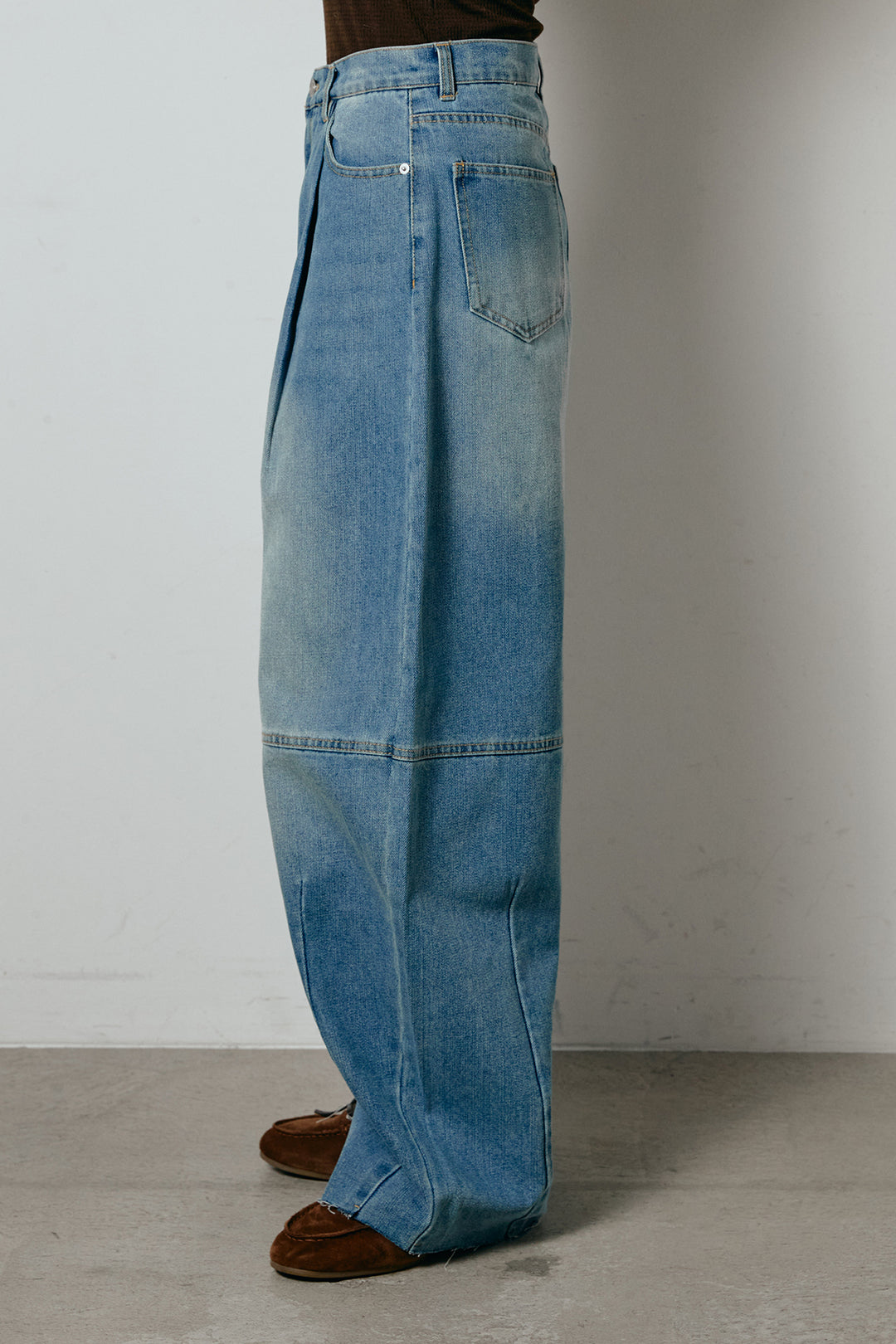 加工デニムタックコクーンワイドパンツ