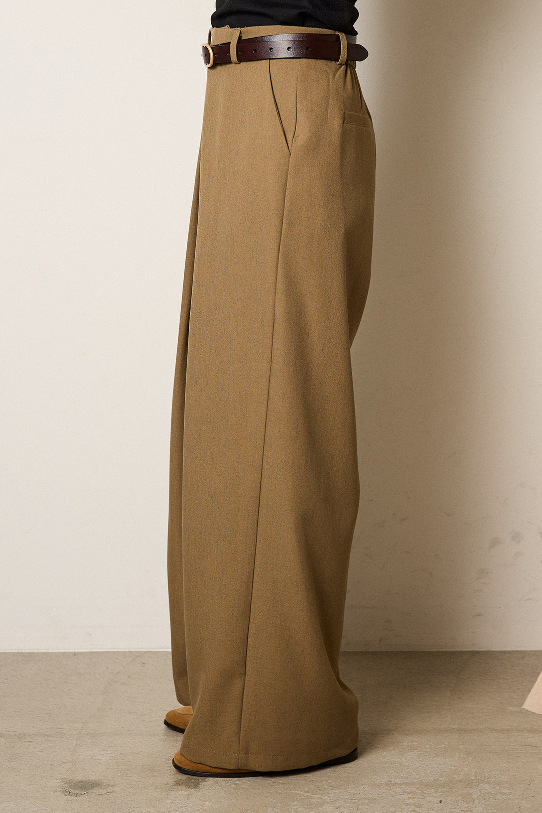 フロントワイドタックネップ入ワイドパンツ