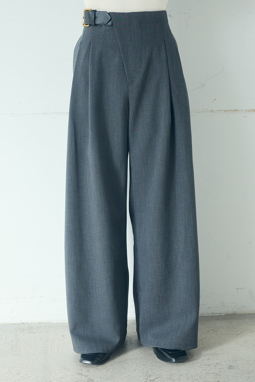 [SET]ネックギャザーフリルスウェット+サイドベルトタック入りスラックス(2set)