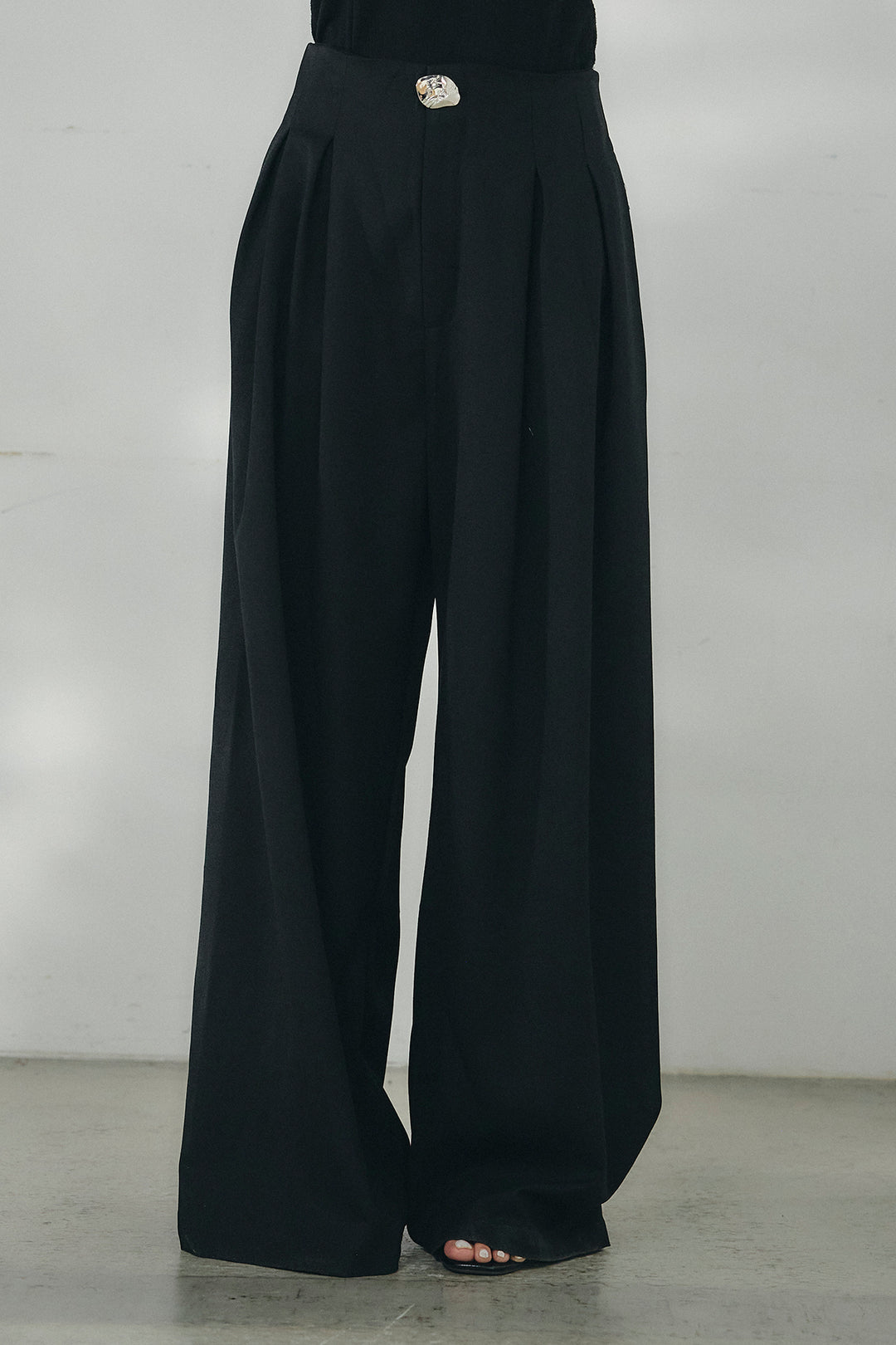 [SET]メタルプレートショート丈ジャケット+メタルプレートタックワイドパンツ(2set)