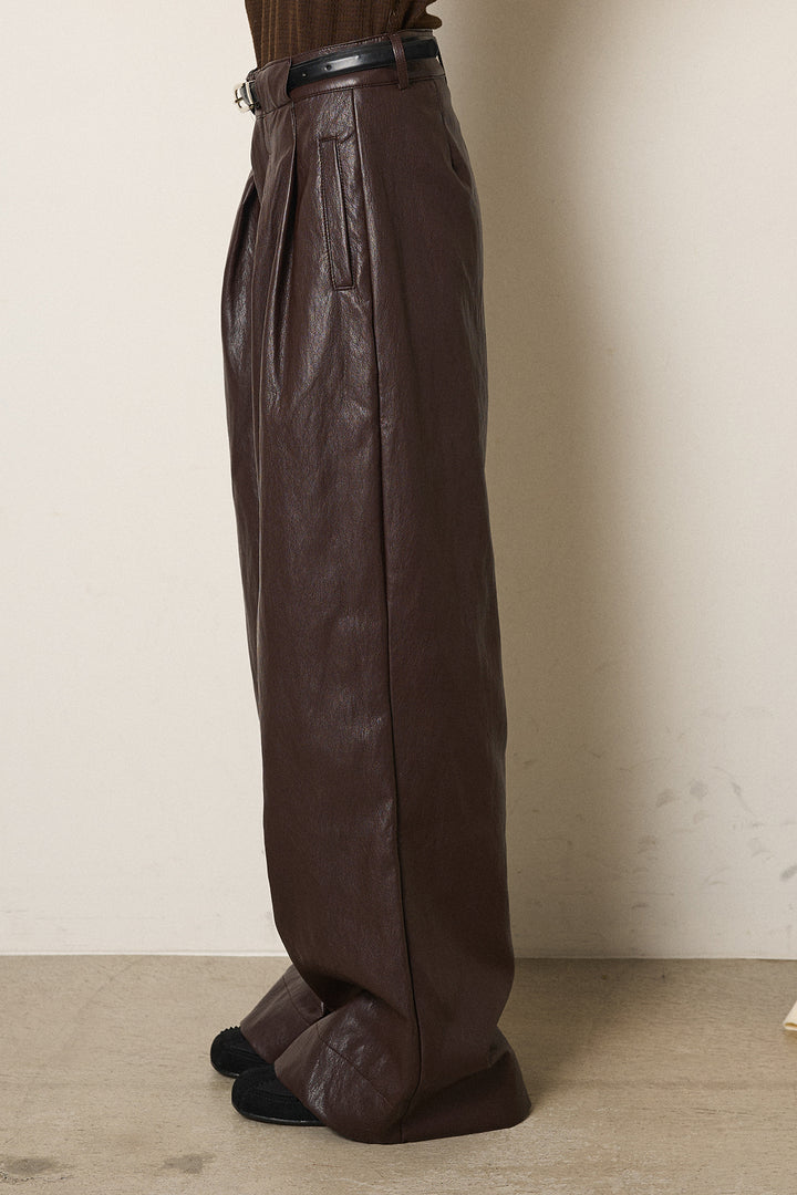 ベルト付きレザーライクタックパンツ