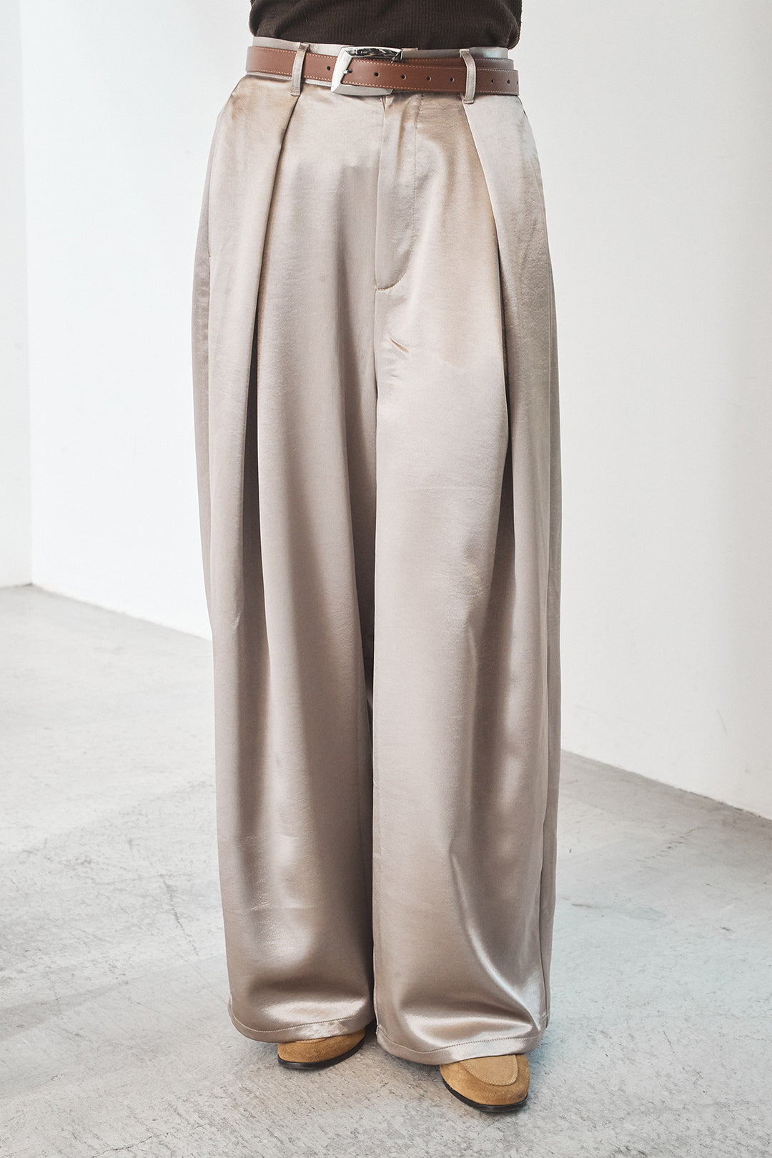 [SET]ケーブルVニットセーター+サテンタックワイドパンツ(2set)