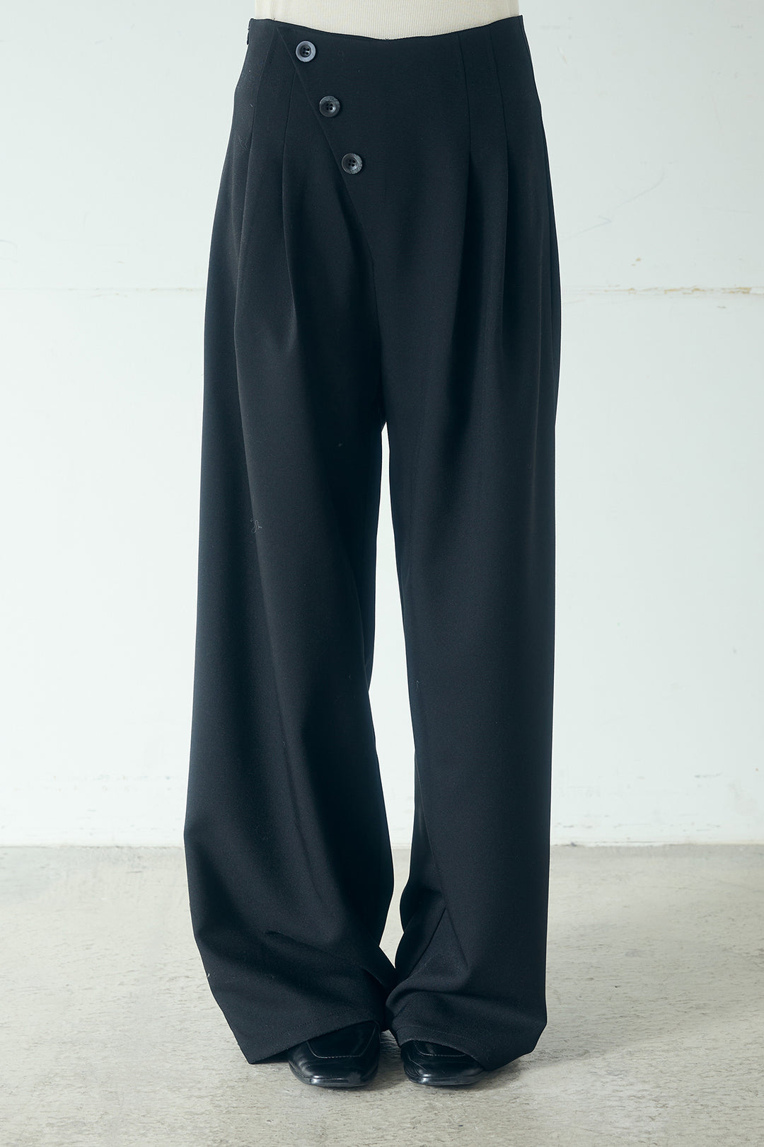 [SET]ニュアンスボータイブラウス+斜めボタンタック入りスラックス(2set)