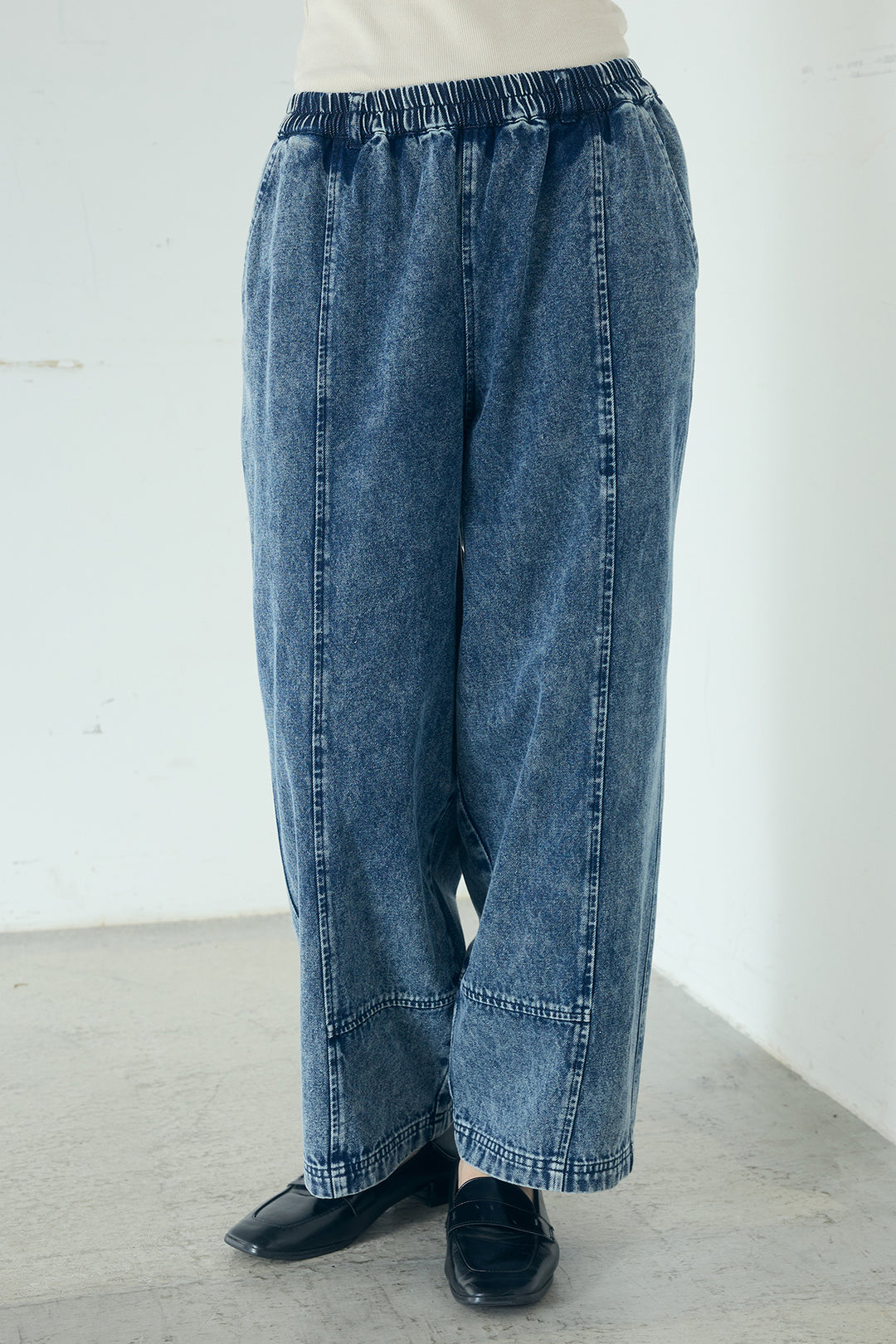 カラーデニムケミカル加工コクーンパンツ