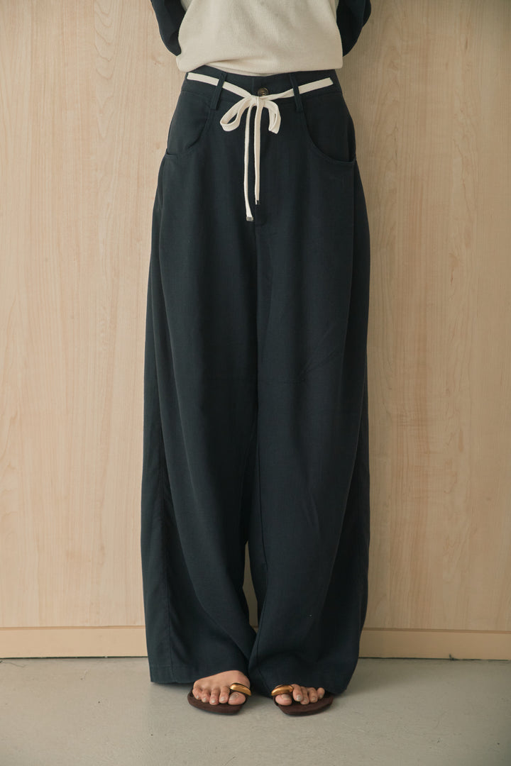 異素材ベルト付きワイドパンツ