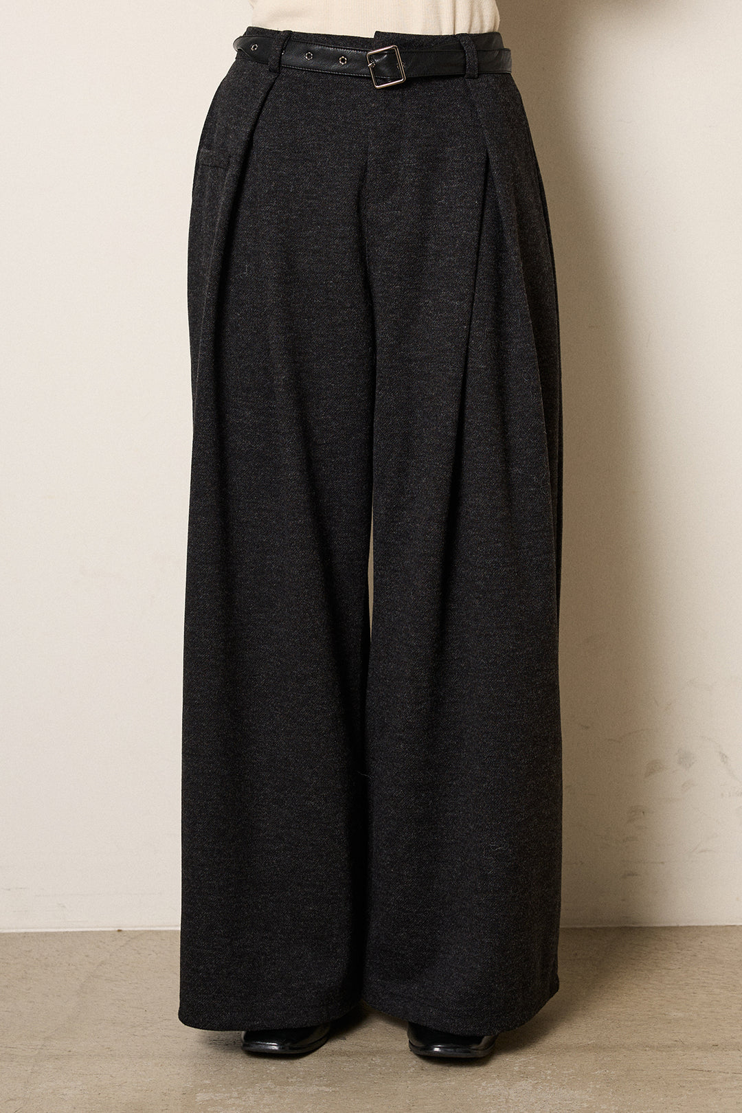 [SET]シャギーウェーブ柄クルーネックニットトップス+細ベルト付き起毛タックワイドパンツ(2set)