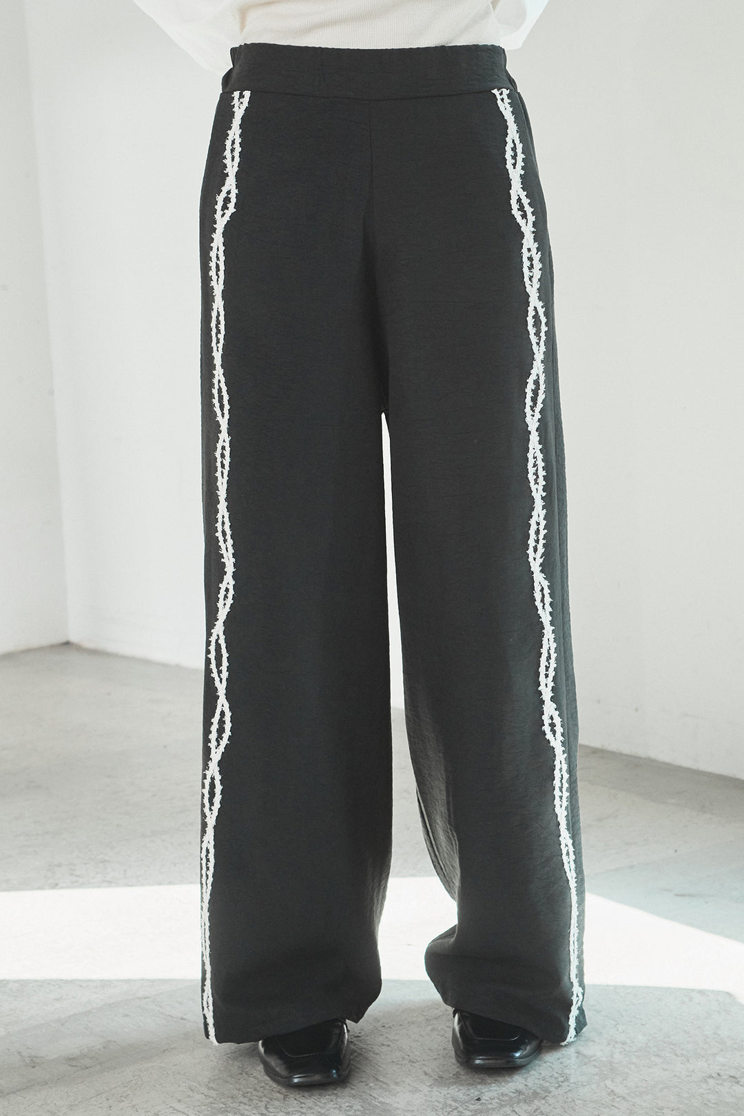 [SET]リラックスメッシュニットトップス+刺繡テープラインパンツ(2set)