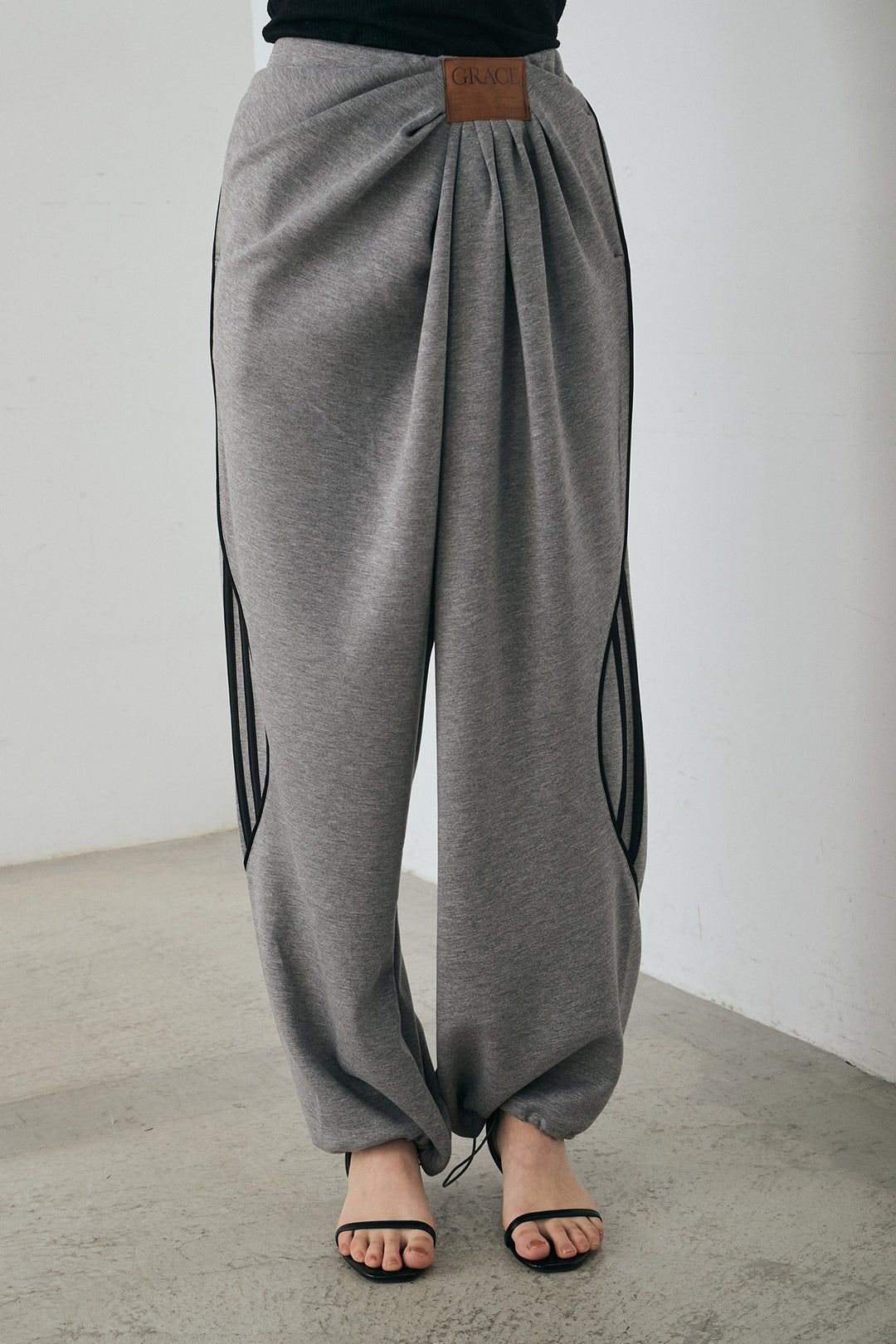 ライトダンボールウェーブラインドレープパンツ