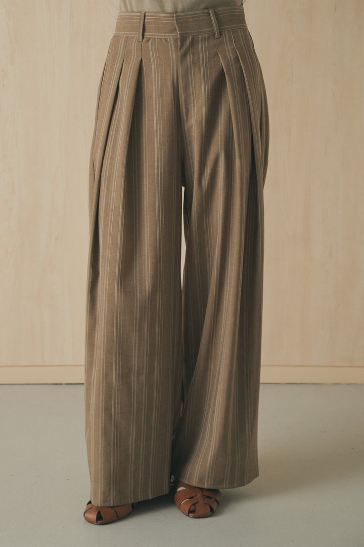 [SET]リネンライクテーラードハーフスリーブジャケット+リネンストライプタックワイドパンツ+リネンストライプレイヤードキャミ(3set)