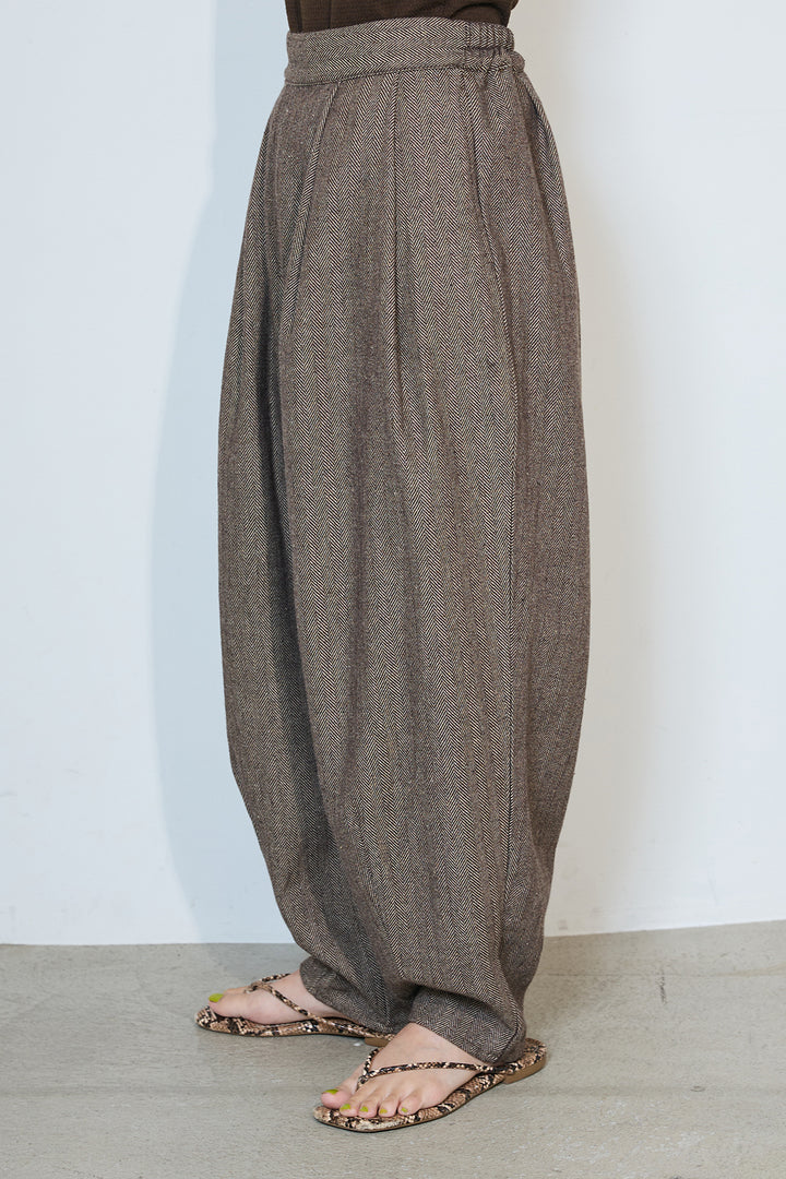 【155cmモデル着用】ヘリンボーンタックパンツ