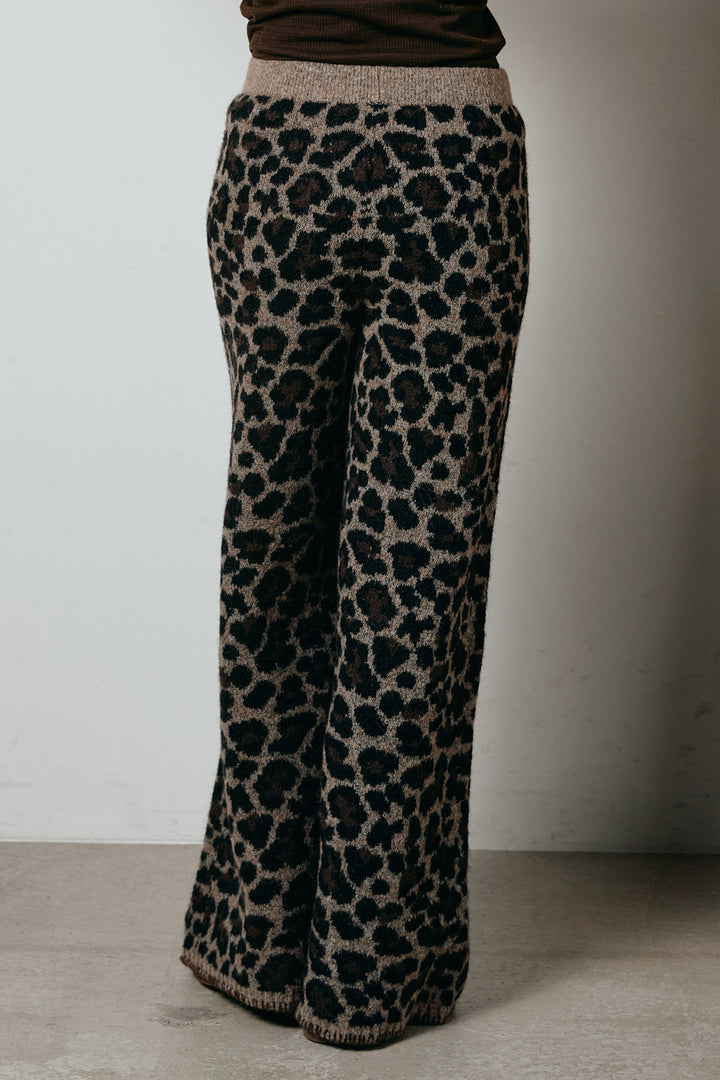 [SET]ブークレキーネックプルオーバー+リラックスレオパード柄ニットパンツ(2set)