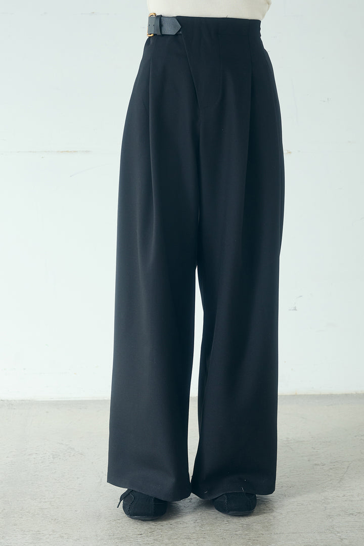 サイドベルトタック入りスラックス