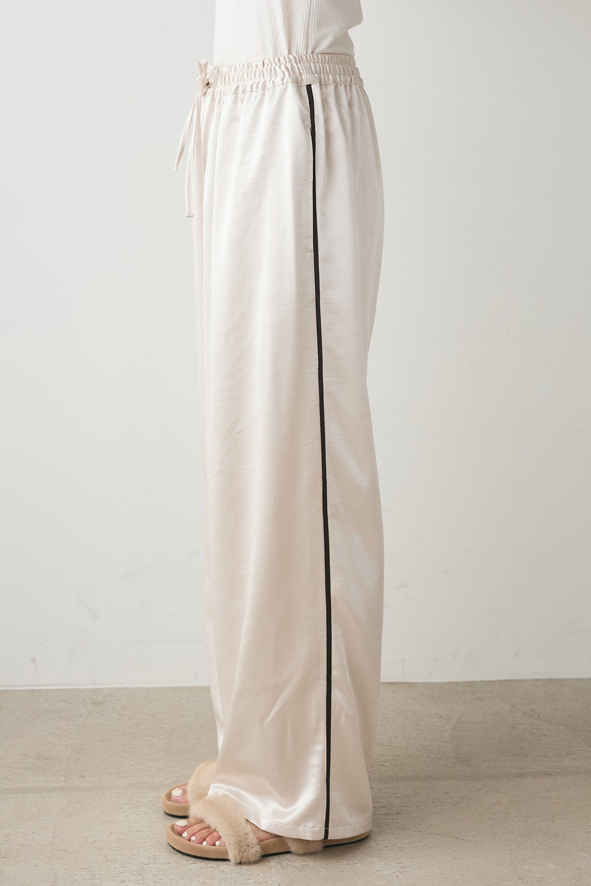 MARK&LONA 秋冬サイドストライプパンツ 46サイズ(未使用品) quaranciel:〈洗濯機可能〉サイドライン ストライプ ワイド