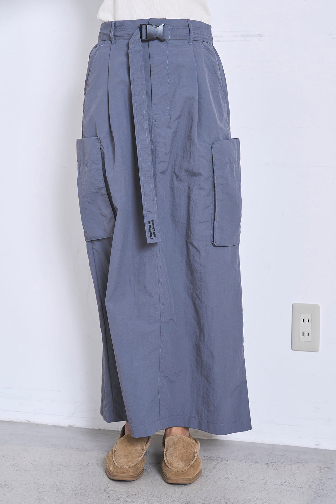 [SET]リサイクルポリニュアンス釦カーデ+撥水加工ナイロンスカート(2set)