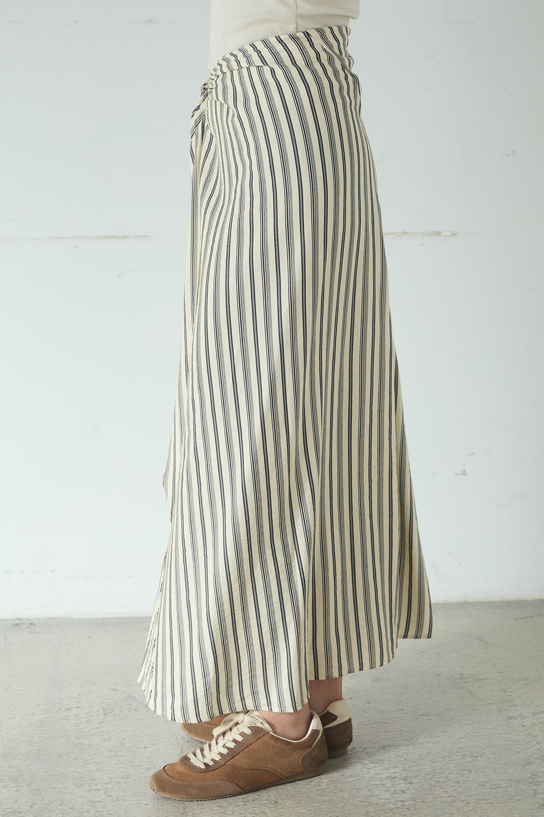 マルチピンストライプ柄巻きスカート