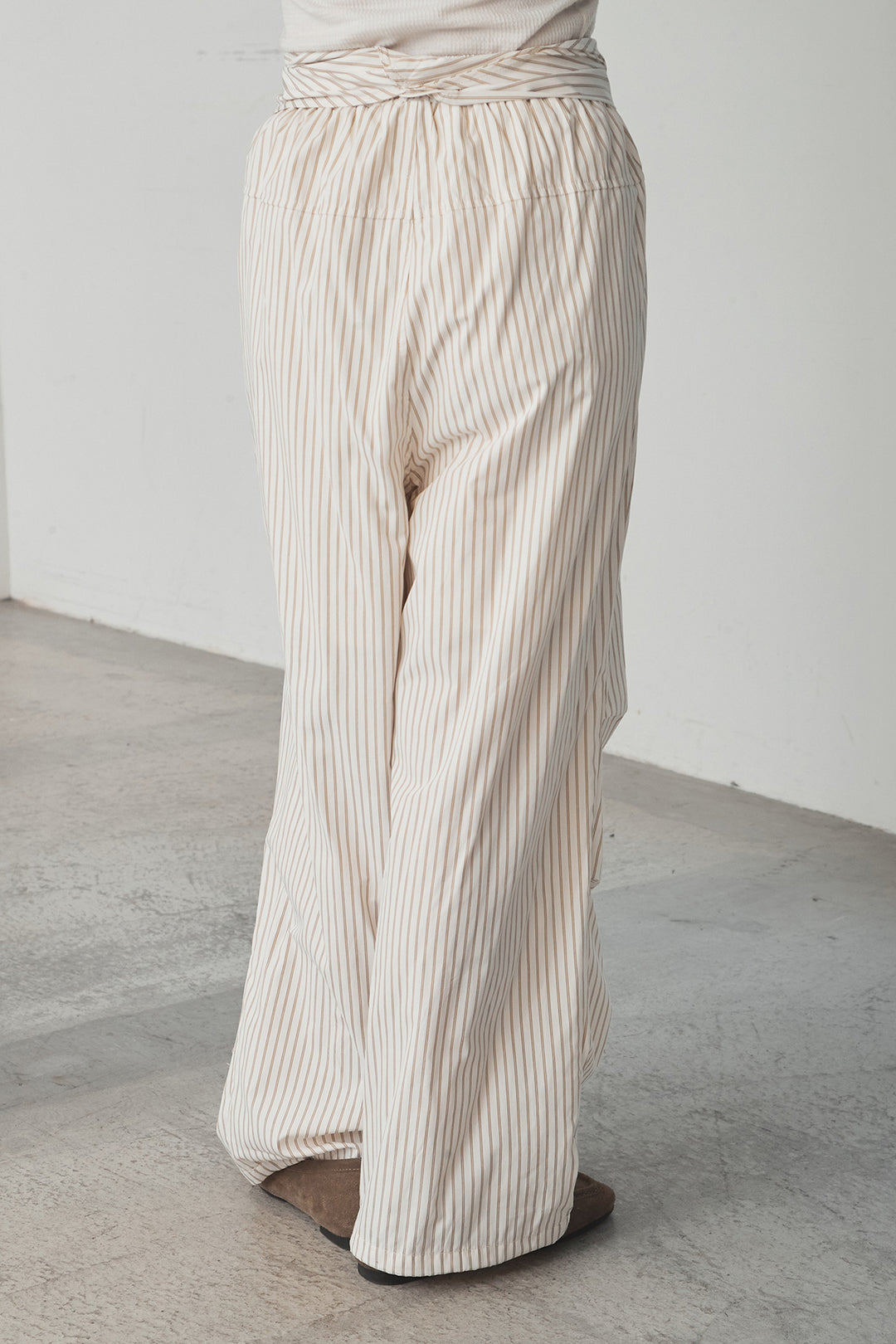 [SET]長袖アソートフォトTシャツ+ストライプウエスト巻きジョガーパンツ(2set)