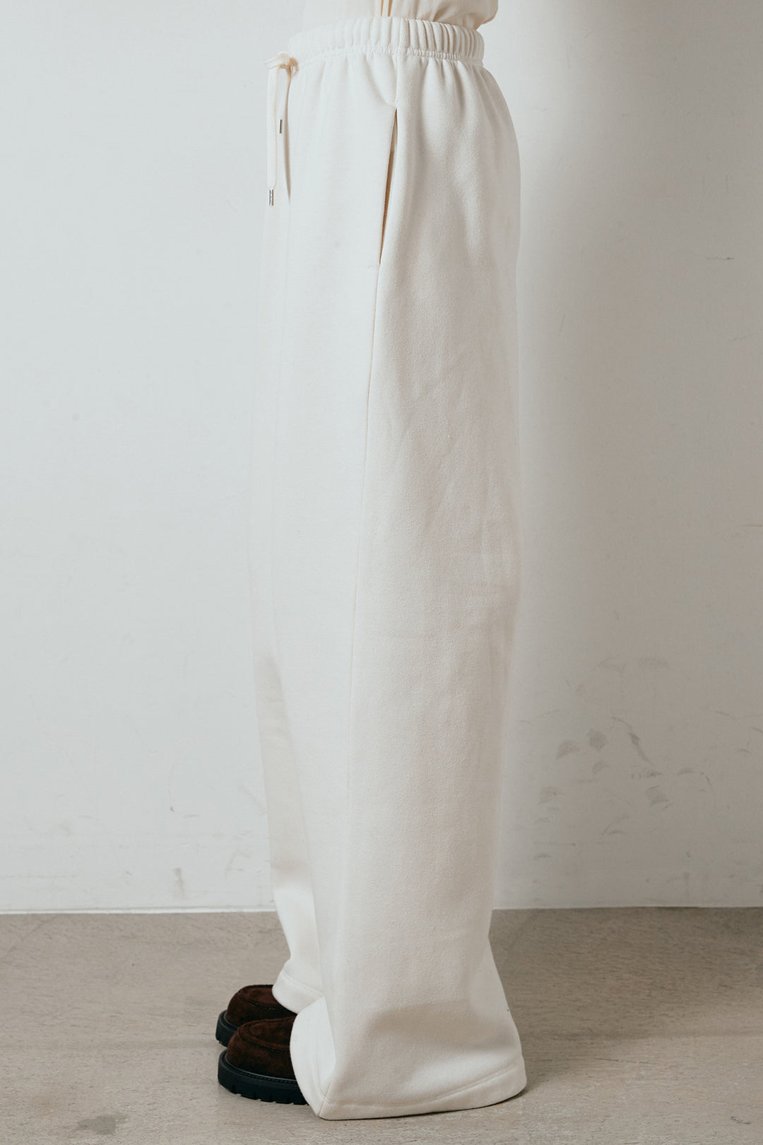 [SET]ルーズシャギーニットカーディガン+裏起毛スウェットワイドパンツ+レース切り替えキャミソール(3set)