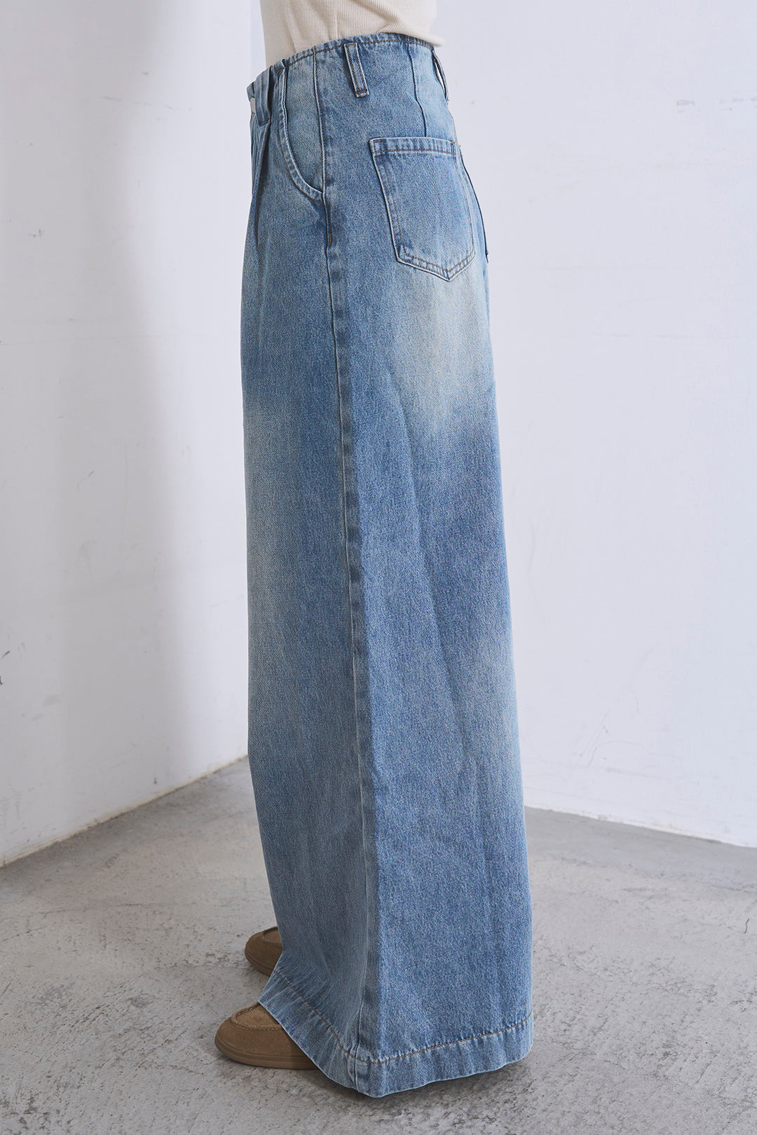 ベルトループワイドタックデニムパンツ