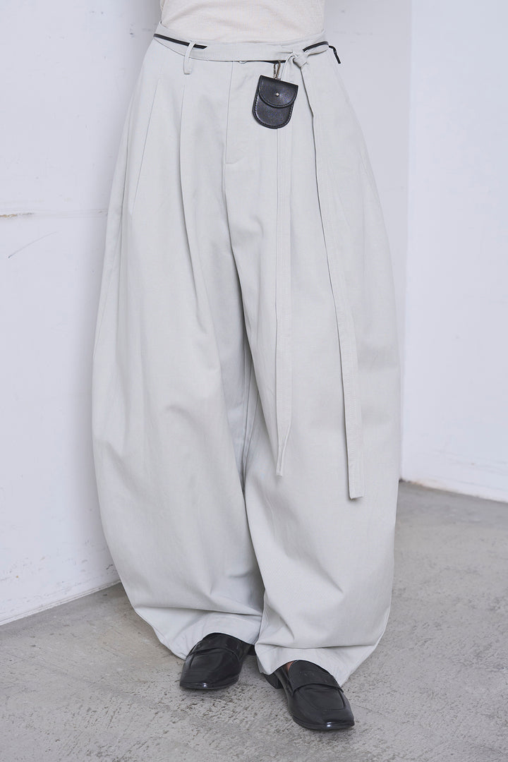 紐ベルト付きカーブワイドパンツ