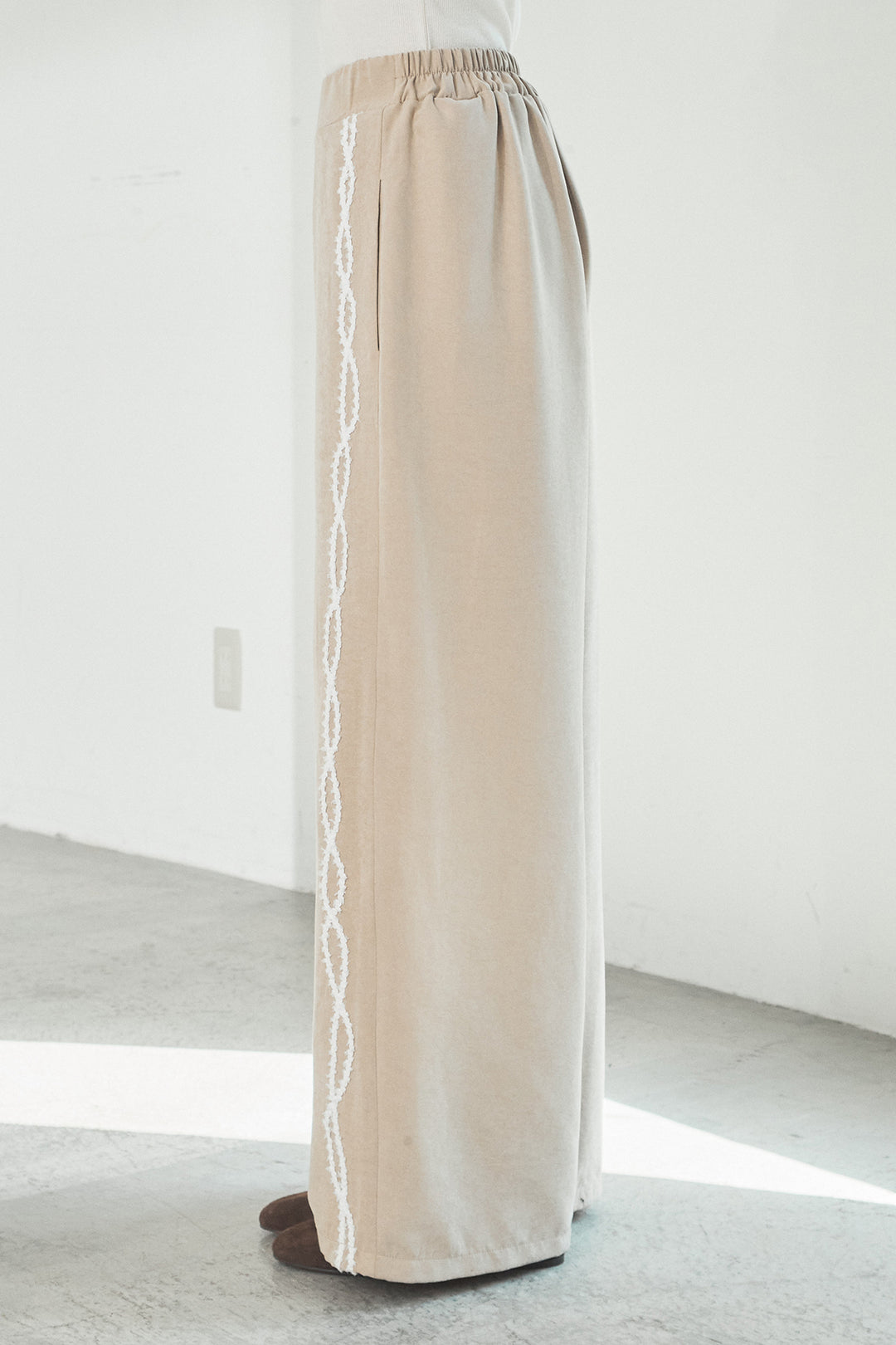 [SET]リラックスメッシュニットトップス+刺繡テープラインパンツ(2set)