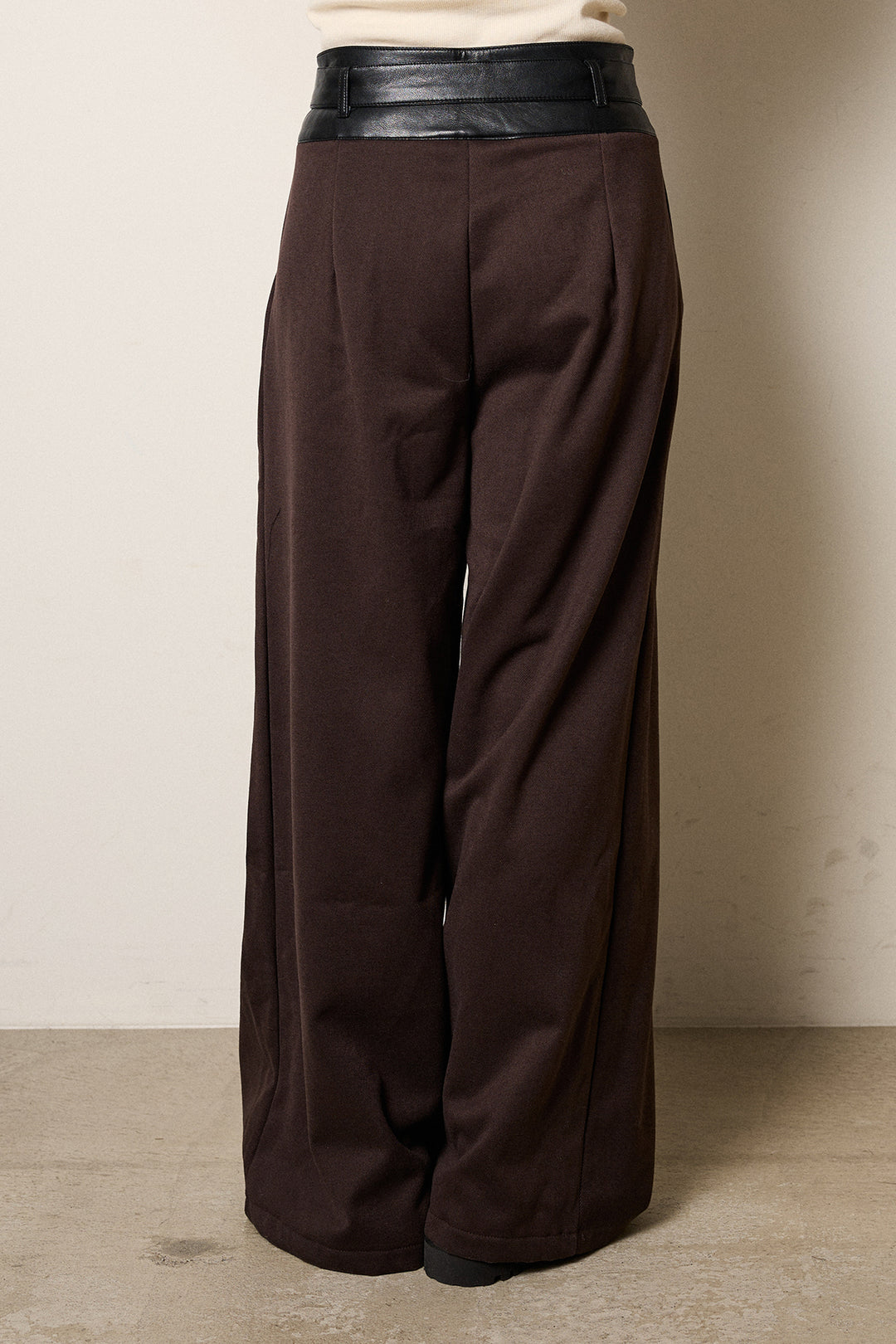 巻ベルトウエストレザーライクワイドパンツ