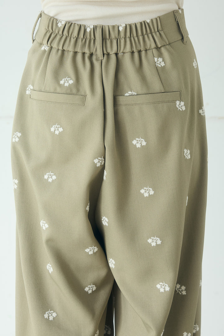 花柄刺繍ツイルタックパンツ