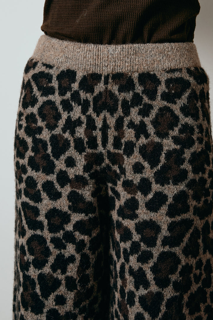 [SET]ブークレキーネックプルオーバー+リラックスレオパード柄ニットパンツ(2set)