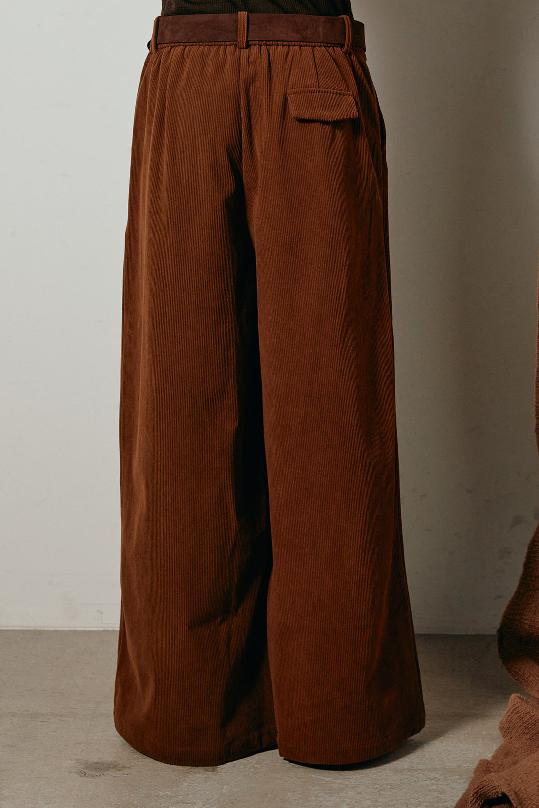 [SET]シャギージャガードニットトップス+太ベルト付きコーデュロイタックパンツ(2set)