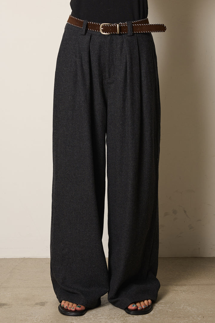 ステッチデザインベルト付きワイドパンツ