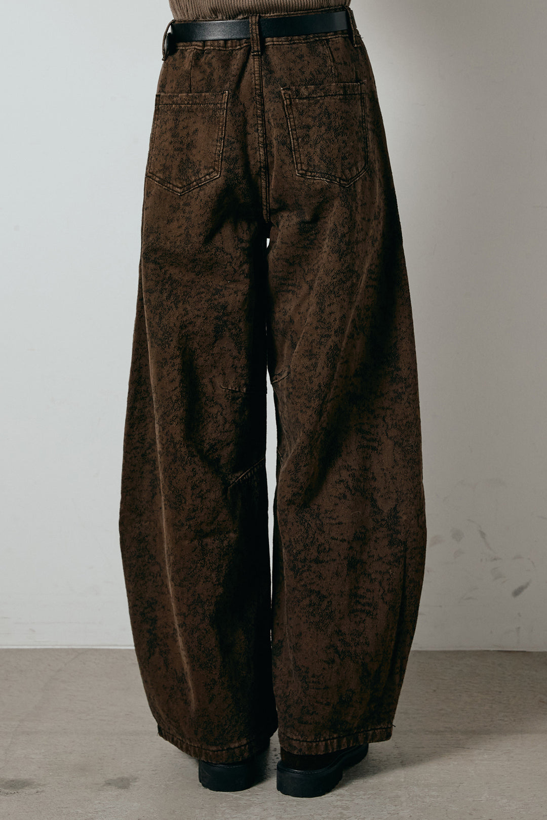 ベルト付きニュアンス柄カーブワイドパンツ