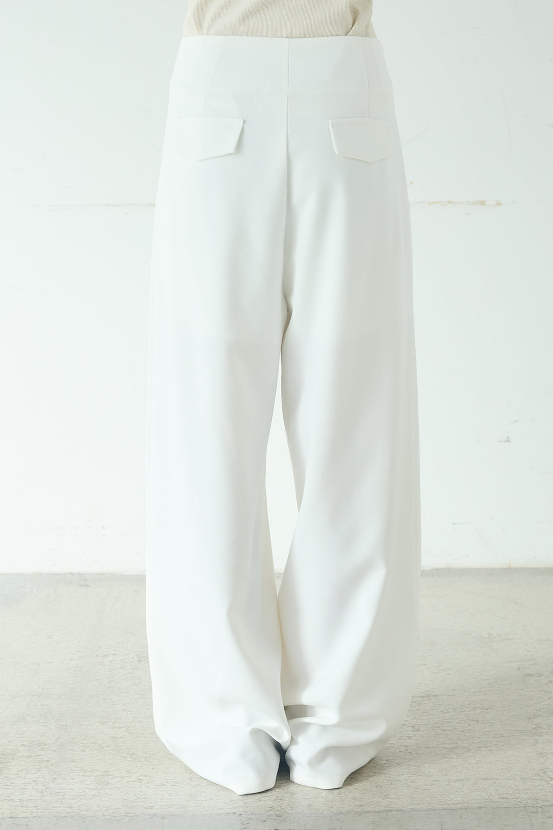 [SET]ノーカラーフロントギャザージップアウター+斜めボタンタック入りスラックス+ブロード切り替えぺプラムタンク(3set)