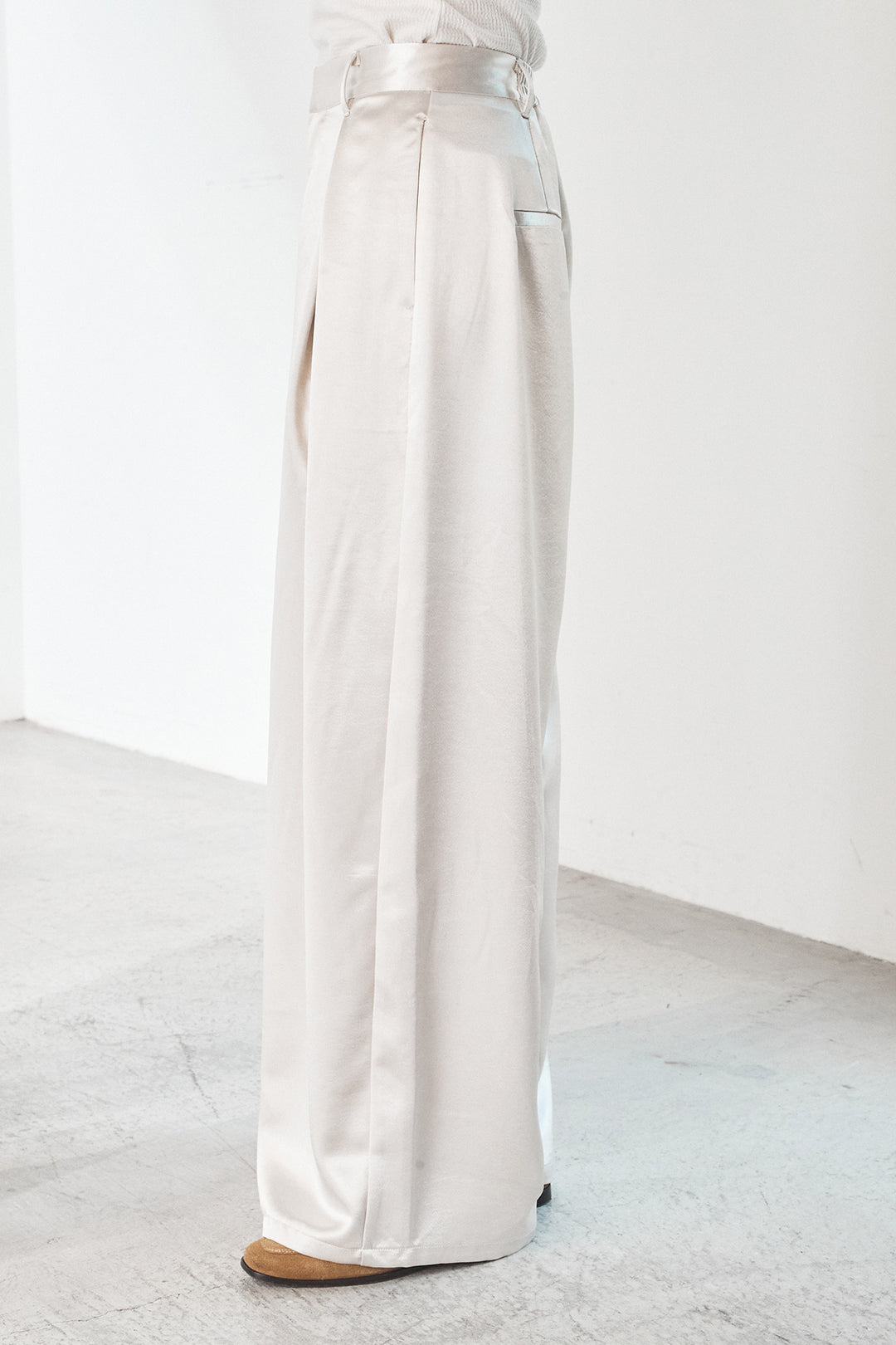 [SET]ケーブルVニットセーター+サテンタックワイドパンツ(2set)