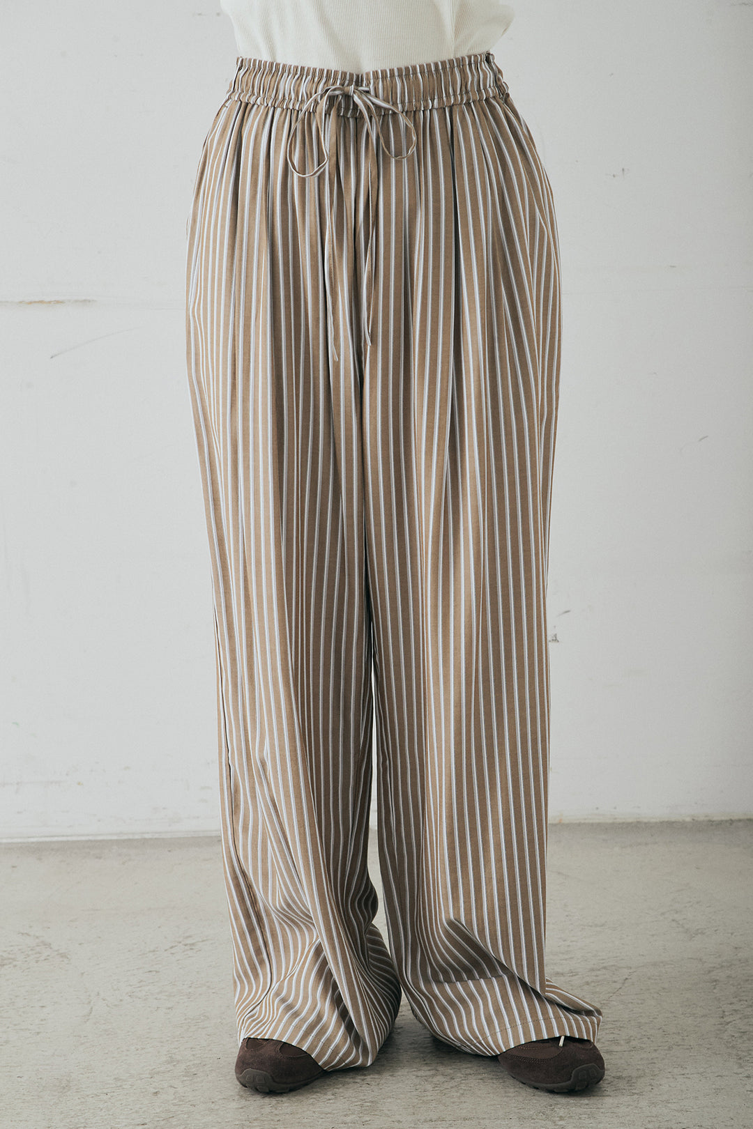 [SET]裾巻きツイストデザインシャツ+レーヨンストライプイージーワイドパンツ(2set)