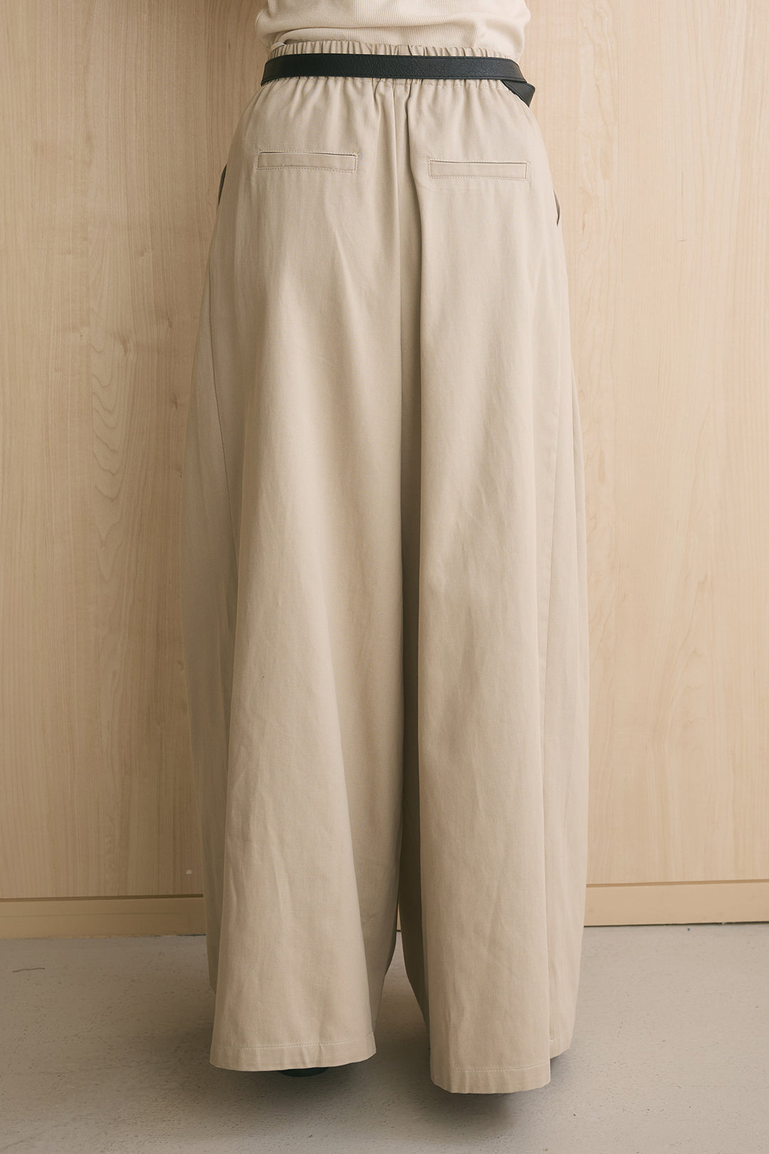 ベルトループタック入りワイドパンツ