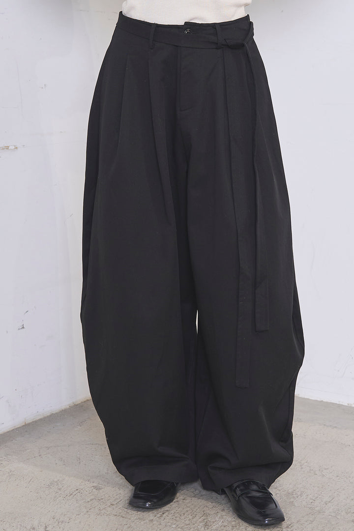 紐ベルト付きカーブワイドパンツ