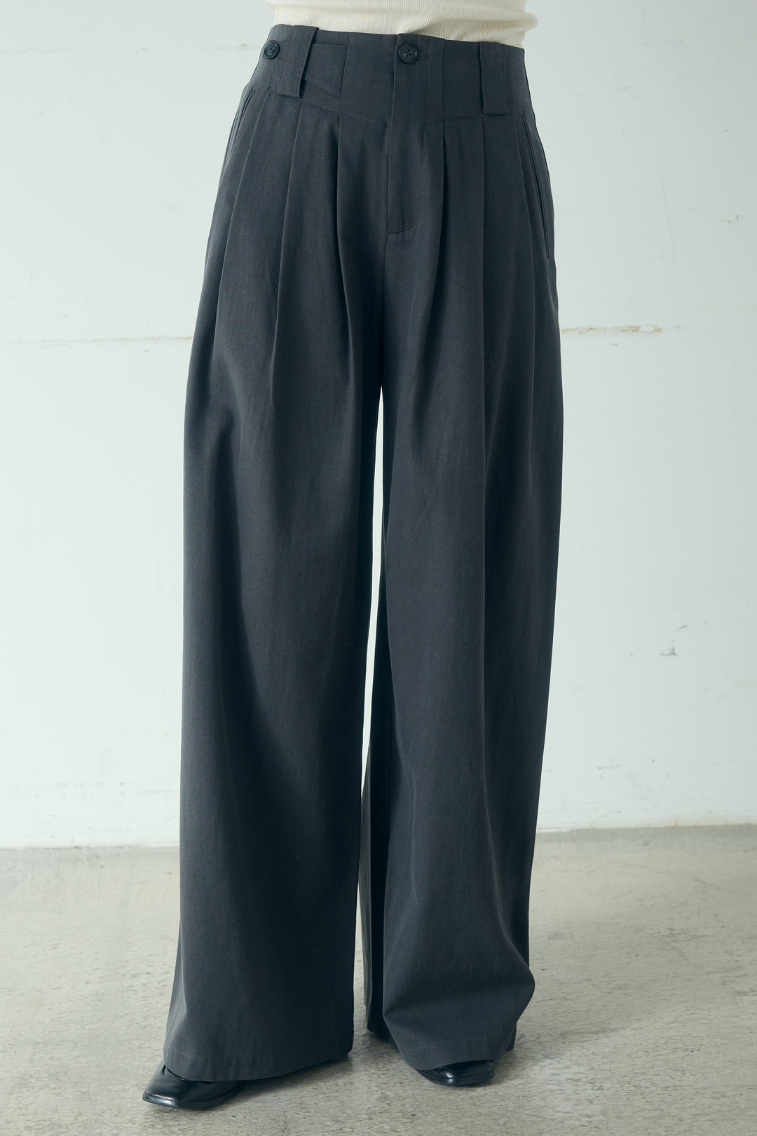 サイド調整ベルトタックパンツ