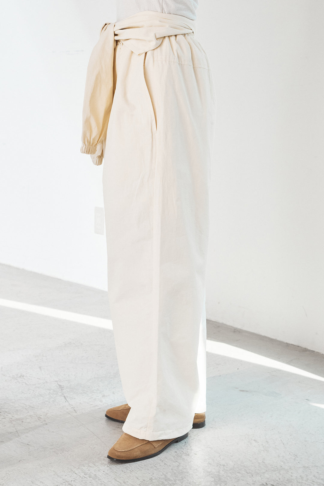 [SET]メッシュフリンジ切り替えプルオーバー+合繊ツイルスタンドウエスト巻きジョガーパンツ(2set)